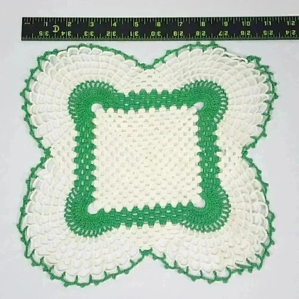 Vtg Set 4 Doilies Hand Crocheted Knitted Linen Apple Green‎ Scalloped Kitsch